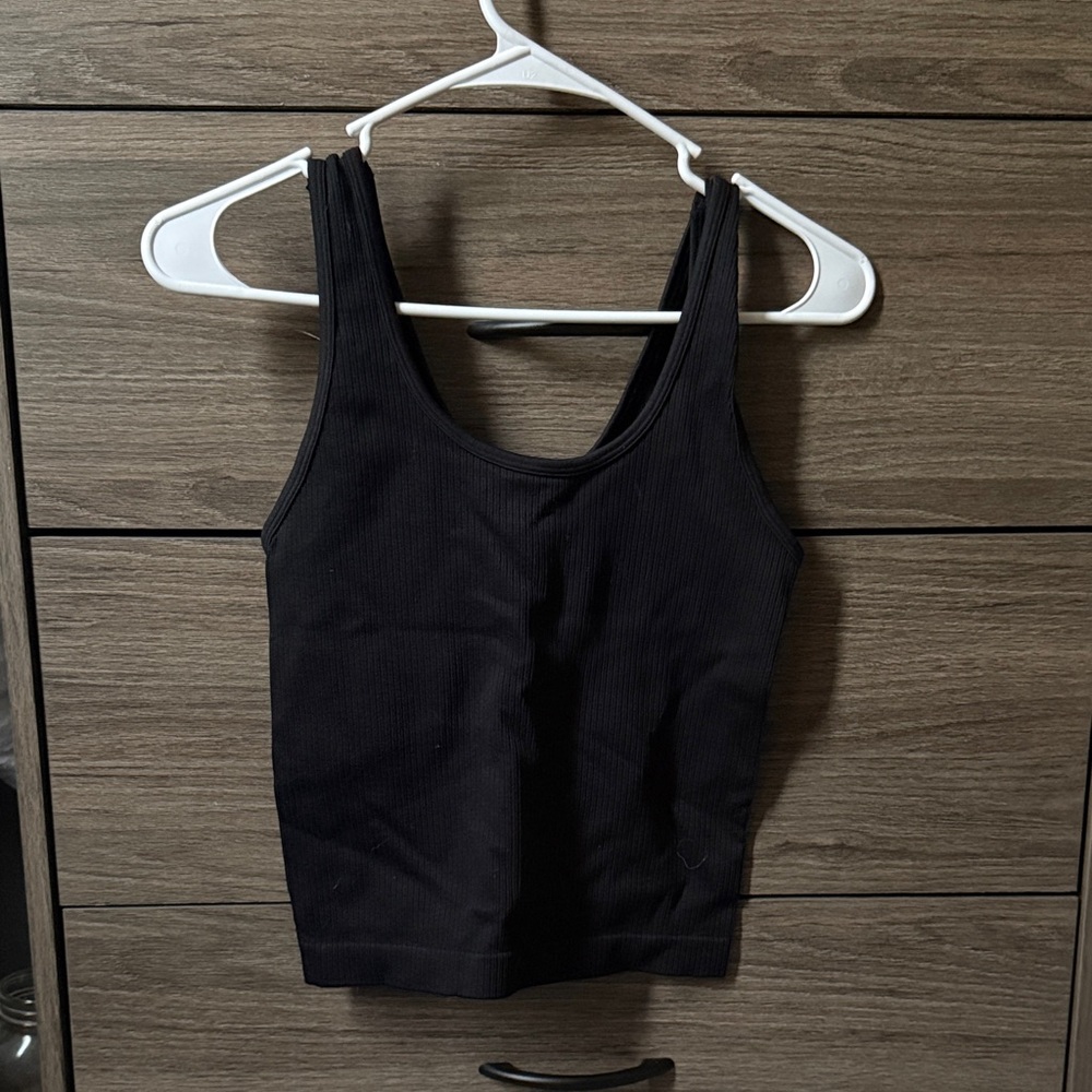 Women’s black ribbed crop top